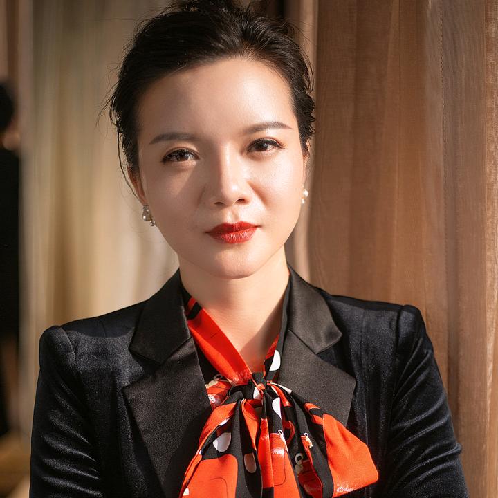 王菊~白金汉爵营销部总经理